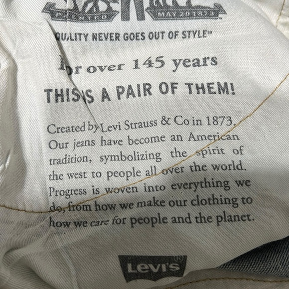 LEVI STRAUSS & CO. MENS STRAIGHT LEG JEAN SIZE 52βX30β LENGTH FADED BLUES. - Picture 6 of 13